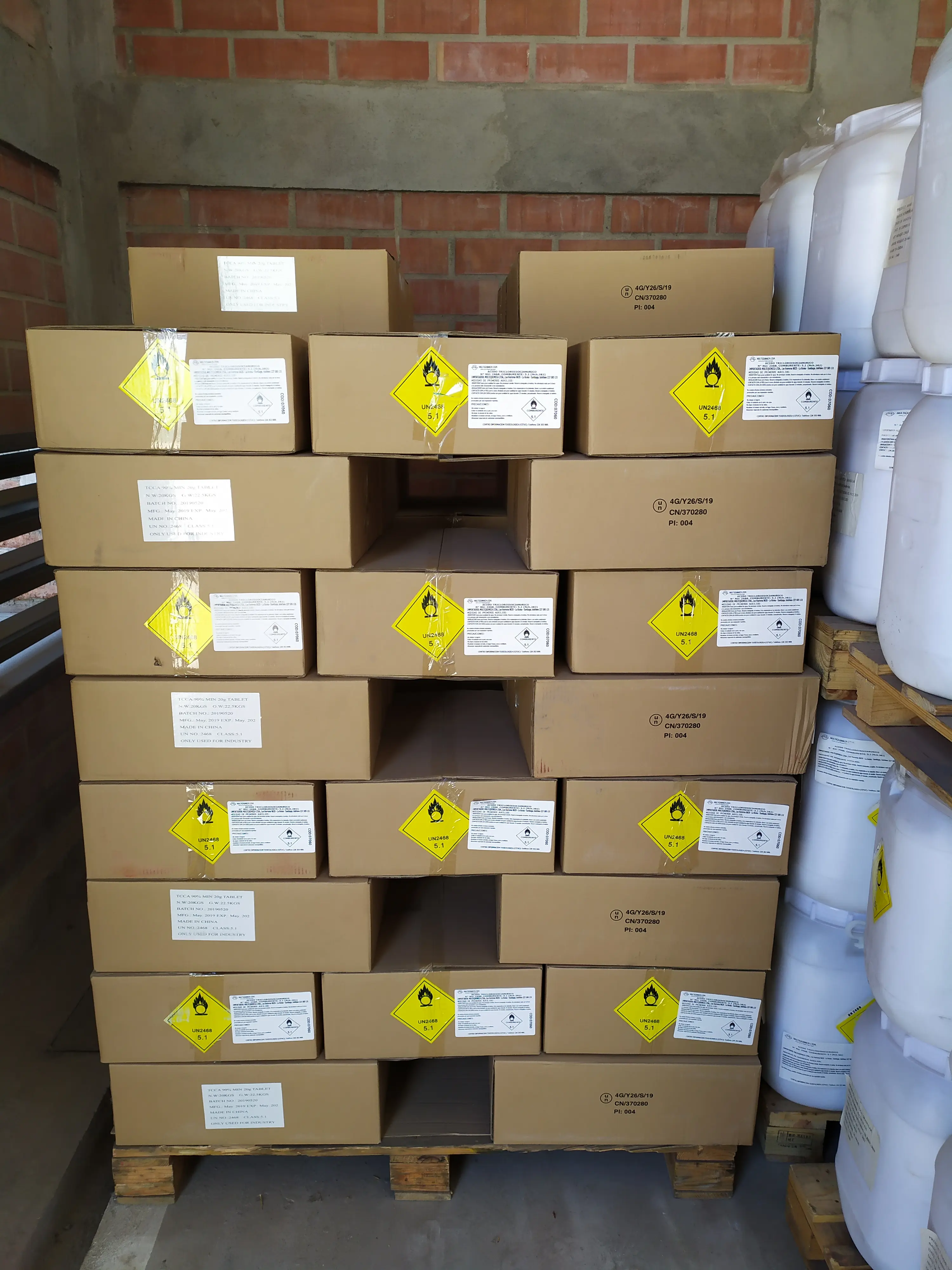 Alguicida para piscinas en cajas Multiquímica